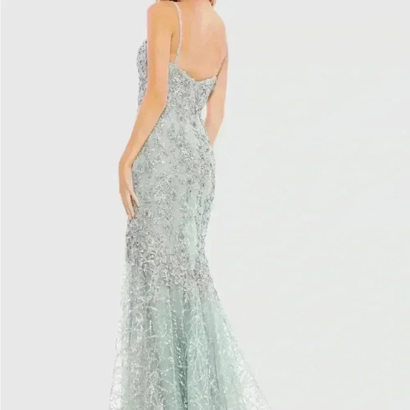 MAC DUGGAL Embellished Sleeveless Plunge Neck Trumpet Gown NWT Size 16 A20242 - Picture 3 of 8